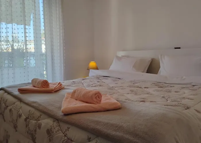Comfortable Near Skg Airport *