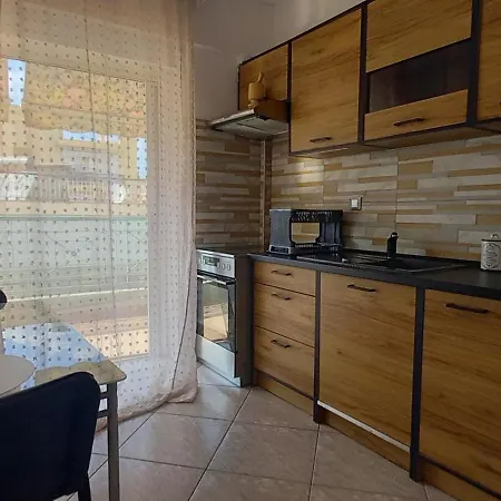 Comfortable Near Skg Airport ثيرمي