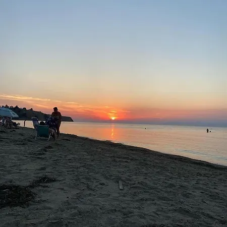 Apartment Comfortable Near Skg Airport