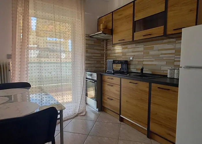Comfortable Near Skg Airport ثيرمي