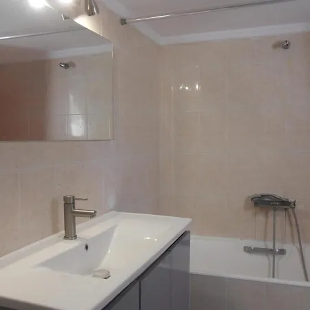 Apartment Comfortable Near Skg Airport *