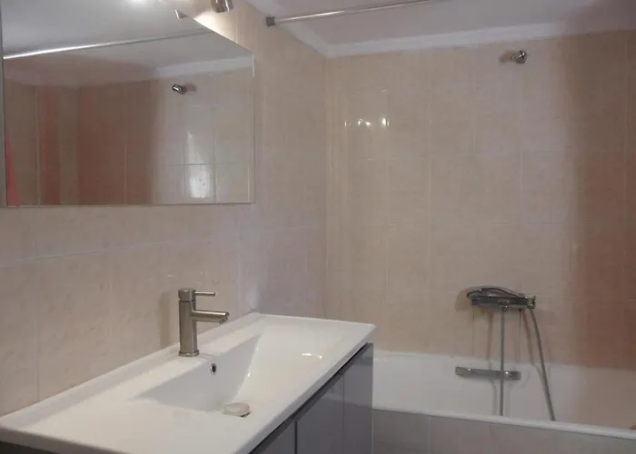 Daire Comfortable Near Skg Airport *